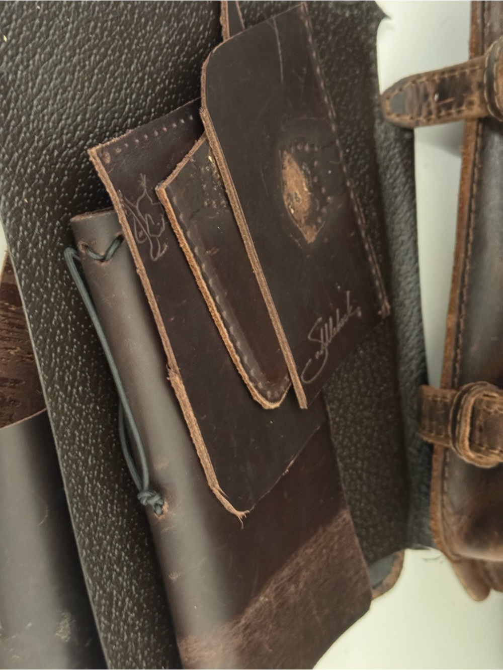 Saddleback Leather - Thin Front Pocket Backpack - Picture 8 of 9